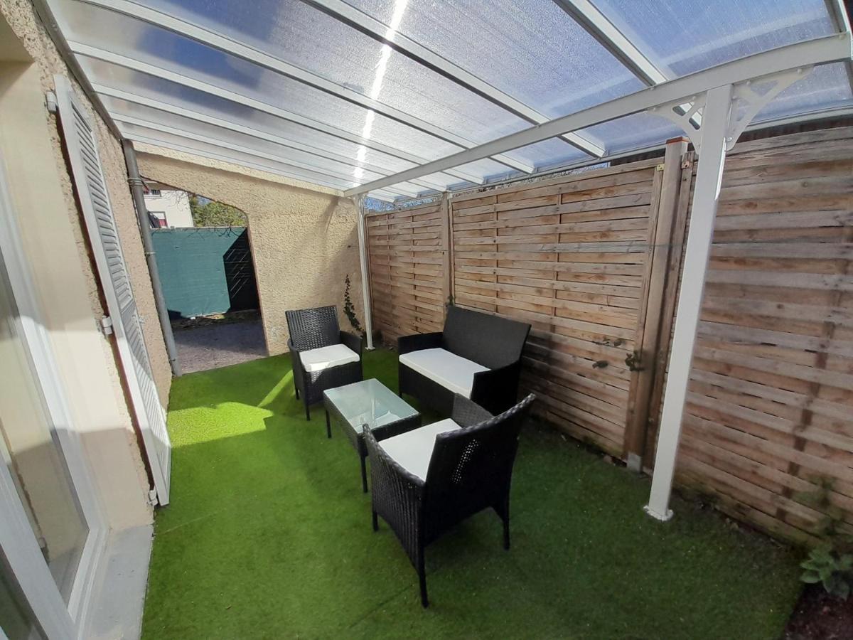 Sur à 500 M De La N 7 Appartement *